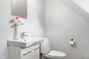 Et badeværelse på 190-Vestervig-Fuglsovej-11 + 11 billeder