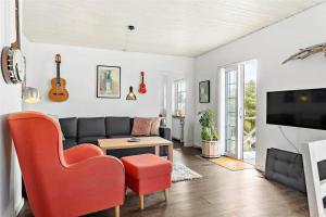 a living room with a couch and a tv at 204-Vestervig-Lodbjergvej-4 in Vestervig