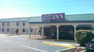 a empty parking lot in front of a car dealership at Quality Quarters Inn in Richmond
