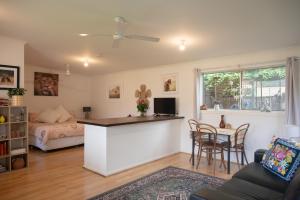 Et tv og/eller underholdning på Bower On Becket - Couples Retreat