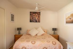 En eller flere senge i et værelse på Bower On Becket - Couples Retreat