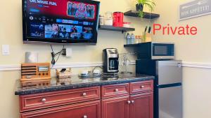 Kuchyň nebo kuchyňský kout v ubytování Barker House 3# Suite-heart of oldtown