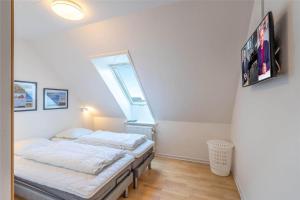 En eller flere senge i et værelse på 895-Hvide-Sande-Bredgade-1-nr-5