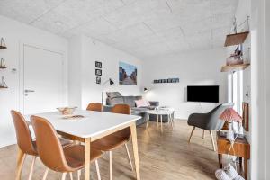 Et tv og/eller underholdning på 9926-Hvide-Sande-Langsand-125-stuen