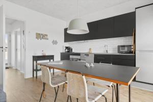 Photo de la galerie de l'établissement 904-Hvide-Sande-Langsand-82-stuen, à Hvide Sande