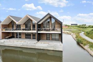 Udsigt til en flod der løber i nærheden af lejligheden