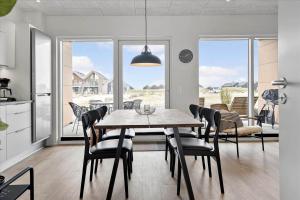 Billede fra billedgalleriet på 917-Hvide-Sande-Langsand-176-stuen i Hvide Sande + 24 billeder