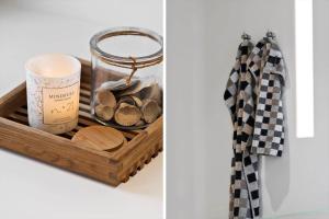 een houten dienblad met een kaars en een kaarsenhouder bij 908-Hvide-Sande-Langsand-102-stuen in Hvide Sande +39 foto's