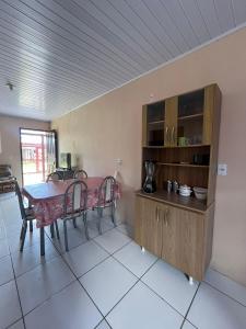 a dining room with a table and chairs in a room at Recanto do descanso in Pinhal