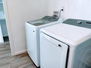 a white washer and dryer in a room at The Sitka Spruce House in Forks +2 photos