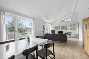 Et tv og/eller underholdning på 2309-Stege-Enebaerstien-39