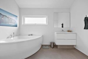 Et badeværelse på 1083-Stege-Ulvshale-Berberisvej-30 + 13 billeder