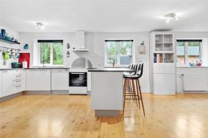 Køkken eller tekøkken på 8002-Kalvehave-Sondre-Led-4 + 17 billeder