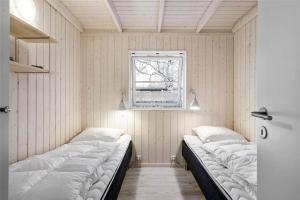 En eller flere senge i et værelse på R605-Rodvig-Stevns-Thormodsvej-5
