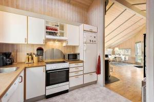 Køkken eller tekøkken på R968-Rodvig-Skovstumperne-8