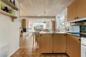 Kuchyň nebo kuchyňský kout v ubytování R950-Rodvig-Stevns-Strandlaugsvej-15-a