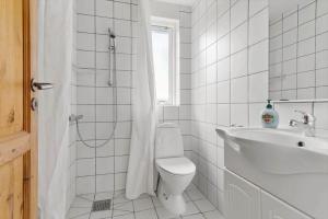 Koupelna v ubytování R950-Rodvig-Stevns-Strandlaugsvej-15-a