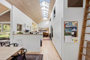 Kuchyň nebo kuchyňský kout v ubytování 2305-Stege-Thujavej-2