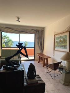 Et opholdsområde på Habitación en Condominio Terrazas del Sol + 6 billeder