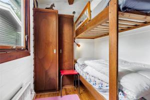 En eller flere senge i et værelse på FA043-Faxe-Ladeplads-Svend-Gongesvej-4