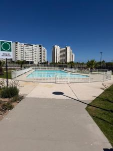 Bazén v ubytování Vacaciones Playa y Faro La Serena nebo v jeho okolí