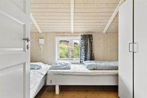 En eller flere senge i et værelse på 8157-Praesto-Svalevej-3