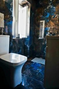 Et badeværelse på Art House Seaview Spartylas + 13 billeder