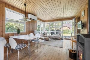 Et tv og/eller underholdning på R732-Rodvig-Strandlaugsvej-5-A