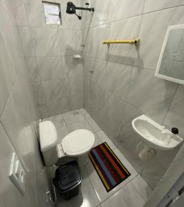 Et badeværelse på Pousada Vale dos Buritis