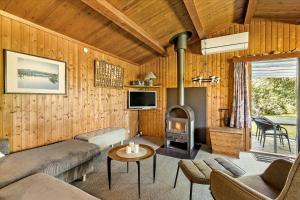 Et tv og/eller underholdning på 1072-Stege-Fuksiavej-8