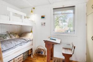 En eller flere senge i et værelse på 8015-Kalvehave-Hasselvej-3