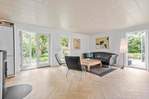 Et opholdsområde på 8169-Praesto-Bakkestien-25 + 14 billeder