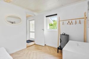 En eller flere senge i et værelse på 8169-Praesto-Bakkestien-25