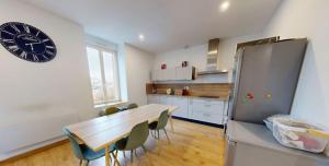 Kuchyň nebo kuchyňský kout v ubytování Appartement Moderne et Lumineux