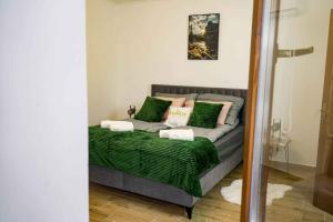 Postel nebo postele na pokoji v ubytování Holiday Home with Hot Tub in Somoskoujfalu 55027