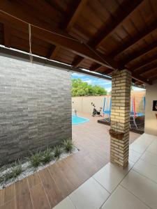 a patio with a brick wall and a brick pillar at Habitación Maninha in Pântano Grande