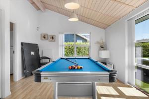 a living room with a pool table in it at OH449-Hadsund-Haslevgarde-Eng-49 in Hadsund