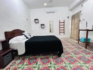 a bedroom with a bed and a rug at Casa Playa Blanca in Progreso +33 photos