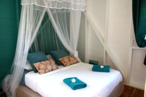 En eller flere senge i et værelse på Gîte soufrière