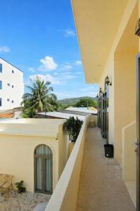 En balkon eller terrasse på Le Cosmos 2 Vĩnh Hy + 58 billeder