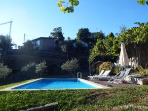 The swimming pool at or close to Quinta do Pontido