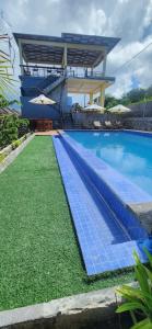 Swimmingpoolen hos eller tæt på Kelingking Glamping Villa