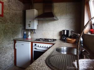Кухня или мини-кухня в Quinta do Pontido
