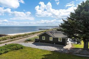 Naturlandskabet i nærheden af feriehuset + 18 billeder