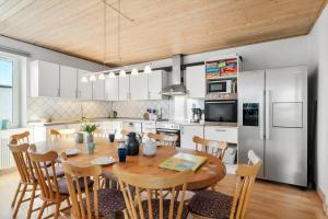 Kuchyň nebo kuchyňský kout v ubytování OH240-Hadsund-Thaliavej-3