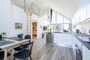 Køkken eller tekøkken på 907-Hvide-Sande-Langsand-108 + 36 billeder