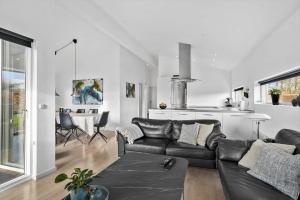 a living room with a couch and a kitchen at OH534-Hadsund-Haslevgarde-Eng-2 in Hadsund