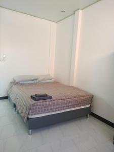 En eller flere senge i et værelse på Soi Saliga