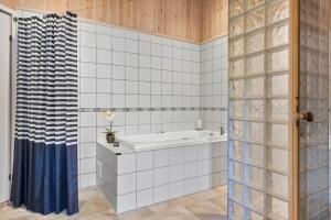 Et badeværelse på HA391-Saeby-Elinsvej-2 + 21 billeder