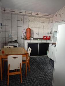 Køkken eller tekøkken på Apt 3 quartos sendo 1 suíte, zona sul de Ilhéus